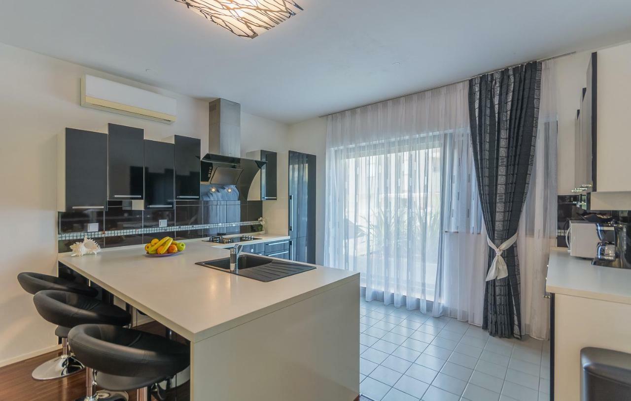 Luxury Apartment Lella Rovinj Exterior photo