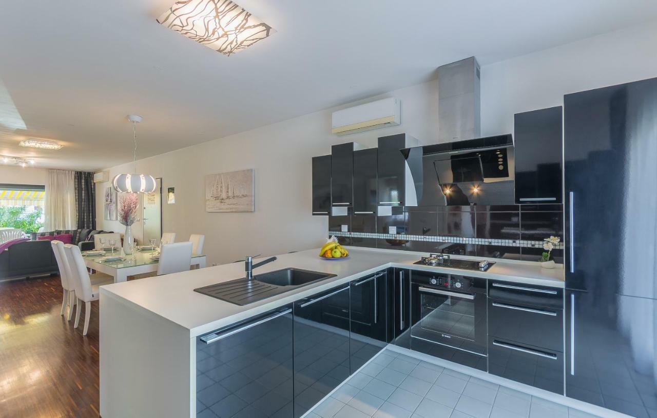 Luxury Apartment Lella Rovinj Exterior photo